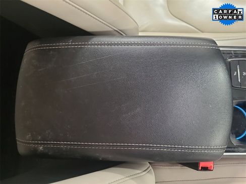 Used 2020 Ford Edge Titanium image 18