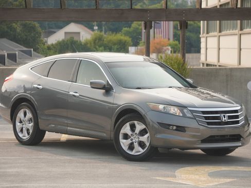 Used 2010 Honda Crosstour EX-L image 2