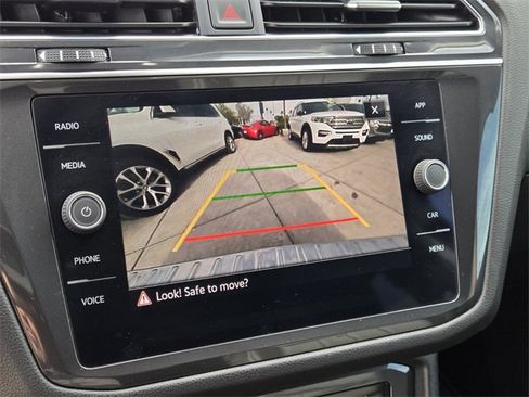 Used 2022 Volkswagen Tiguan SE image 27
