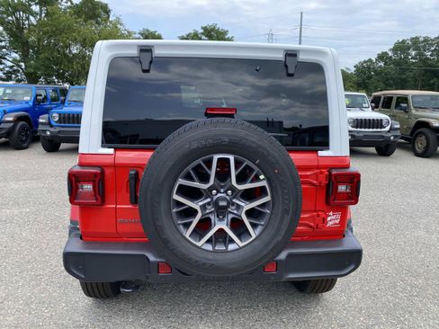 New 2026 Jeep Wrangler Unlimited Sahara w/ Whitecap Package AWD/4WD image 4