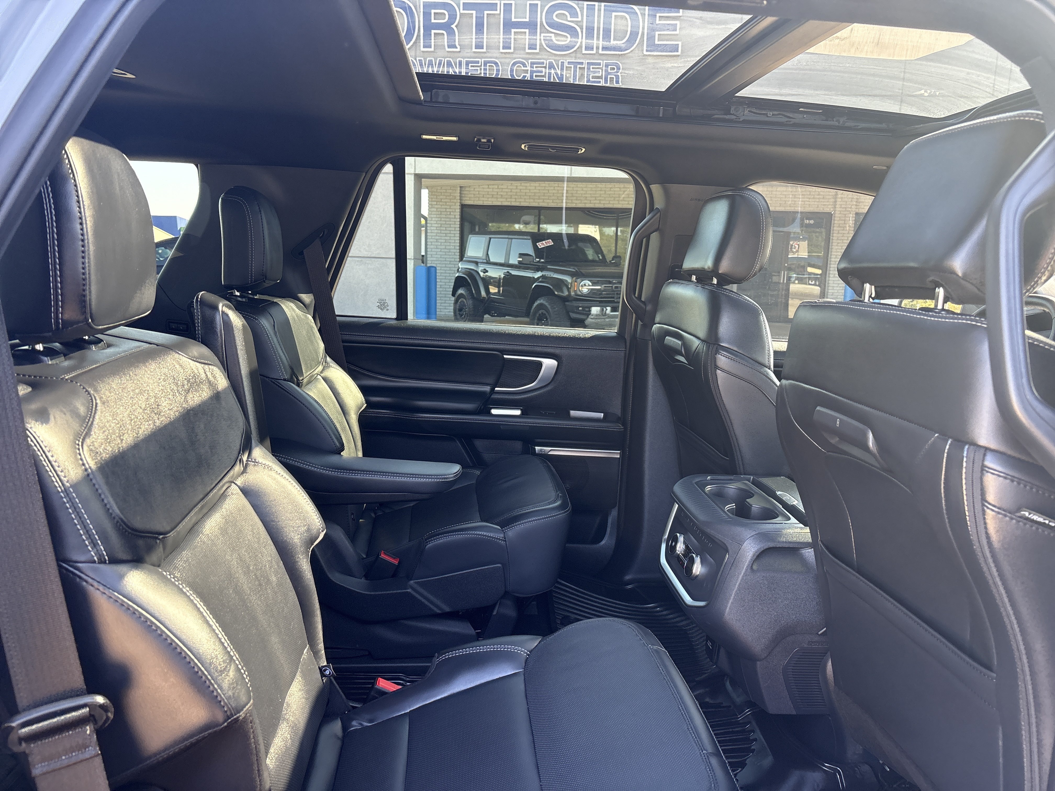 Used 2025 Ford Expedition Platinum w/ Stealth Appearance Package AWD/4WD image 10