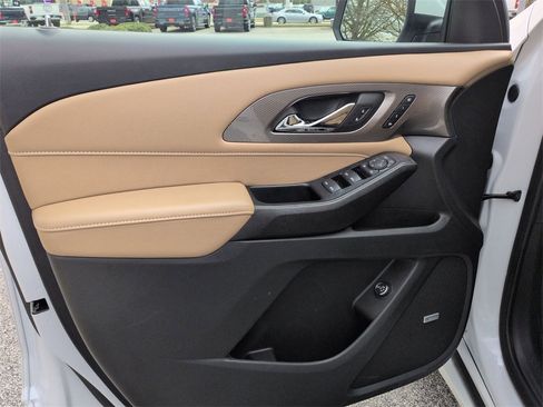 Used 2023 Chevrolet Traverse Premier image 13
