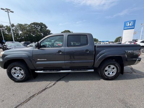 Used 2015 Toyota Tacoma 4x4 Double Cab w/ TRD Off-Road Package image 2