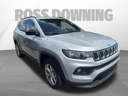 Used 2024 Jeep Compass Latitude AWD/4WD image 3