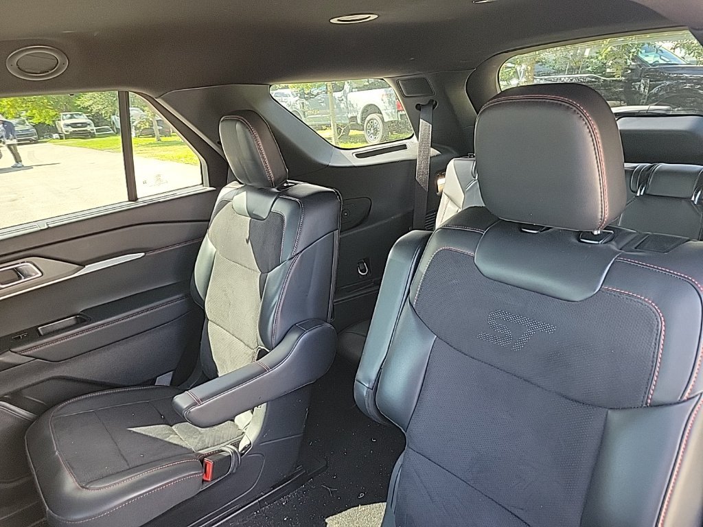 Used 2025 Ford Explorer ST RWD image 11
