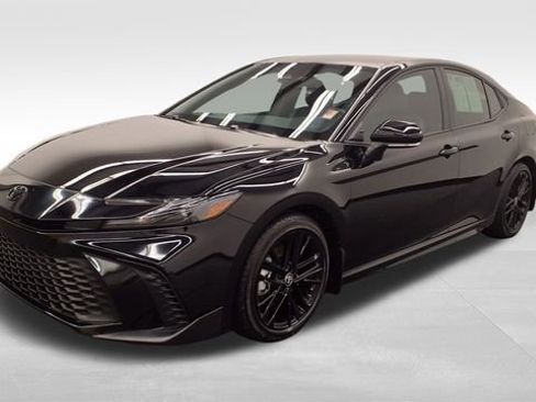 Used 2025 Toyota Camry LE image 3