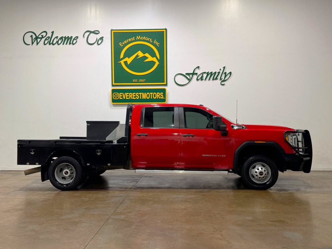 Used 2023 GMC Sierra 3500 Pro AWD/4WD image 2