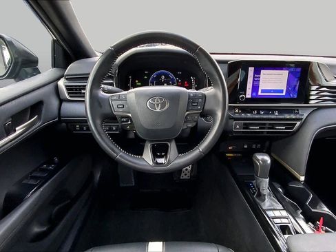 Used 2025 Toyota Camry SE FWD image 6