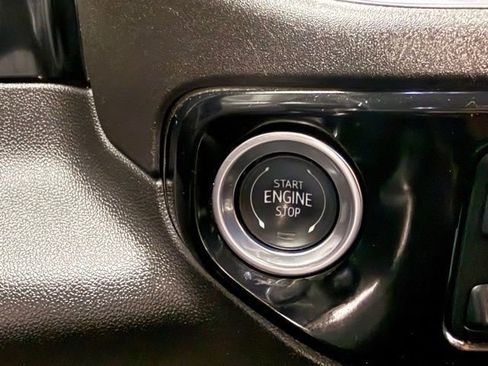 Used 2025 GMC Sierra 1500 SLT image 25