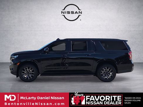 Used 2023 Chevrolet Suburban RST w/ Luxury Package AWD/4WD image 3