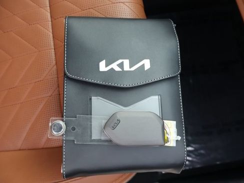 Used 2025 Kia Telluride AWD image 62