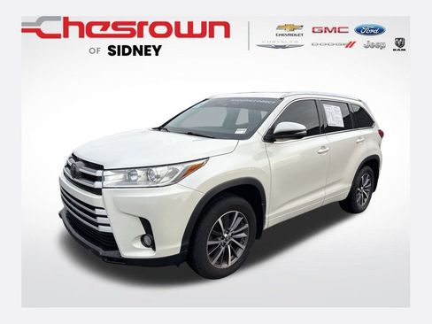 Used 2018 Toyota Highlander SE image 1