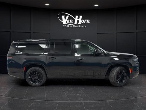 Used 2023 Jeep Wagoneer L Series III w/ Premium Group I AWD/4WD image 2