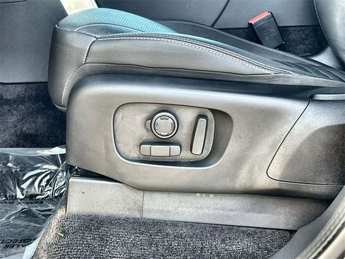 Certified 2024 Land Rover Discovery Dynamic SE image 21