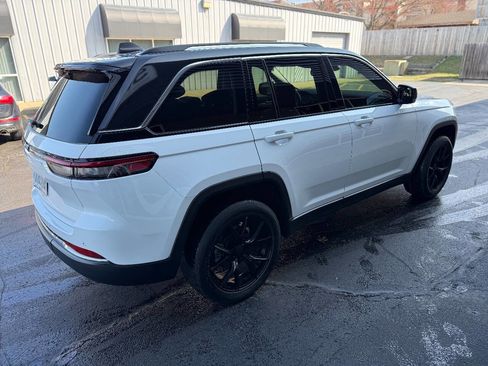 Used 2023 Jeep Grand Cherokee Limited image 6