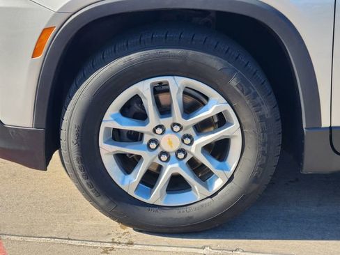 Used 2022 Chevrolet Traverse LS image 10