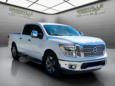 Used 2018 Nissan Titan SL w/ Chrome Package RWD image 7