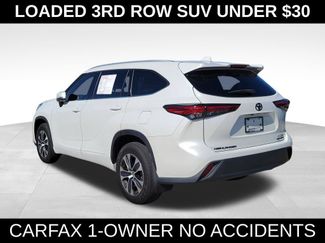 Used 2022 Toyota Highlander XLE AWD/4WD video 3
