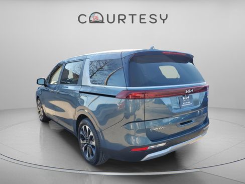 Certified 2023 Kia Carnival EX image 3