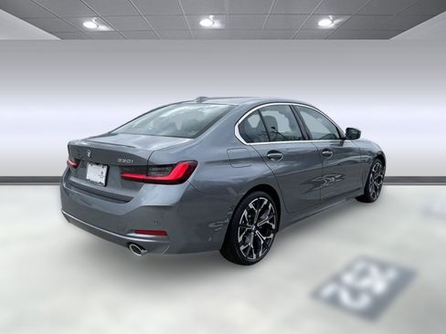 Used 2025 BMW 330i Sedan w/ Premium Package image 8