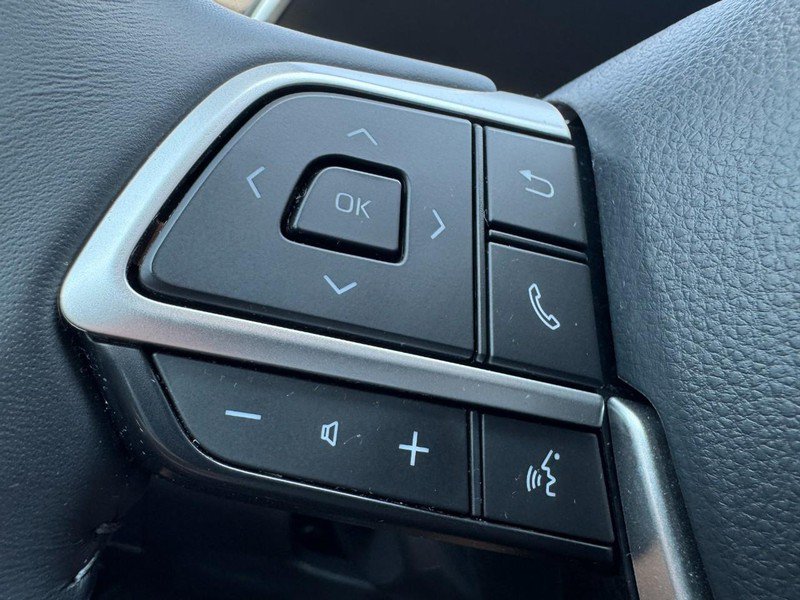 Used 2022 Toyota Highlander XLE AWD/4WD image 18