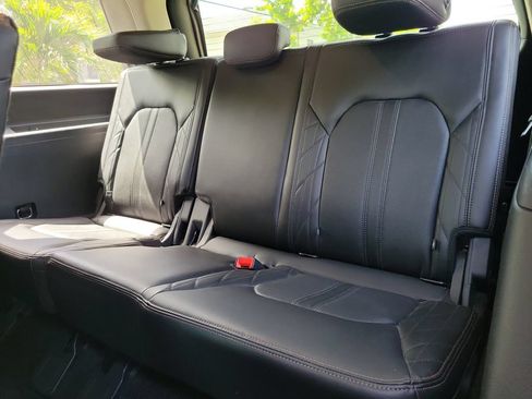Used 2018 Ford Expedition Platinum RWD image 13