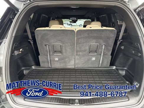 Used 2023 Jeep Grand Cherokee L Limited w/ Luxury Tech Group II AWD/4WD image 15