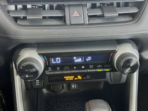 Used 2019 Toyota RAV4 XLE AWD/4WD image 22