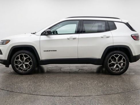 Used 2025 Jeep Compass Limited AWD/4WD image 3