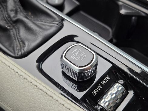 Used 2020 Volvo XC90 T6 Momentum image 22