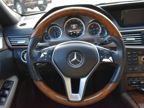Used 2013 Mercedes-Benz E 550 4MATIC Sedan image 14