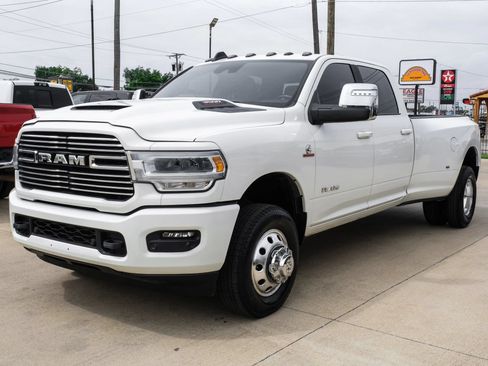 Used 2024 RAM 3500 Laramie w/ Sport Appearance Package AWD/4WD image 8