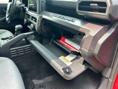 Used 2025 Toyota Tacoma SR5 AWD/4WD image 35