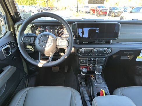 Used 2026 Jeep Gladiator Mojave w/ Steel Bumper Group AWD/4WD image 23