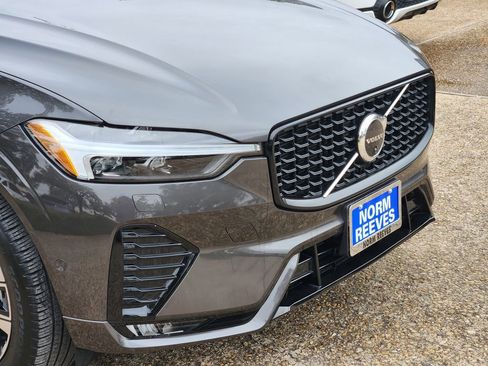 Used 2023 Volvo XC60 B5 Plus w/ Climate Package image 8