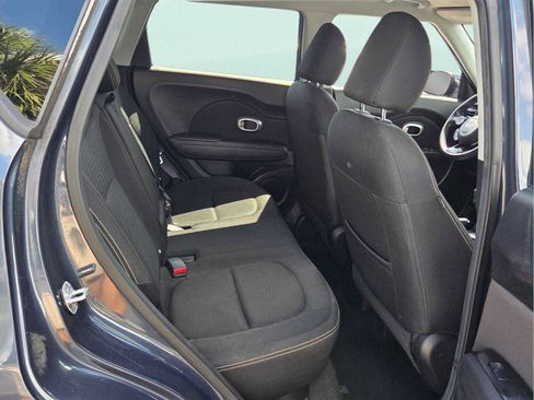 Used 2016 Kia Soul + FWD image 17