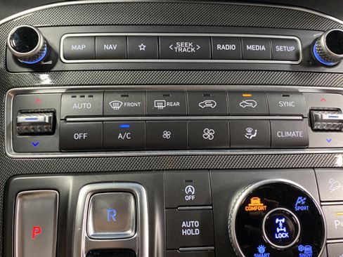 Used 2021 Hyundai Santa Fe Limited w/ Cargo Package AWD/4WD image 18