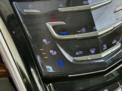 Used 2020 Cadillac Escalade Premium Luxury AWD/4WD image 16