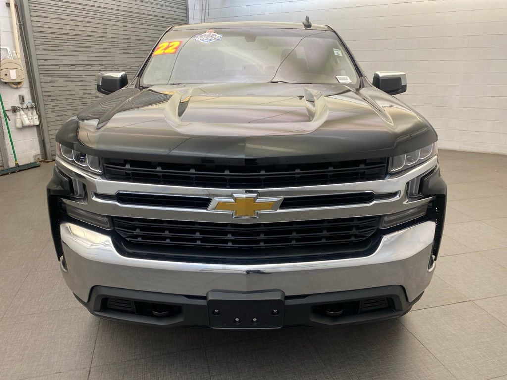 Used 2022 Chevrolet Silverado 1500 LT AWD/4WD image 3