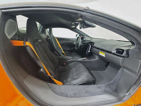 Used 2025 McLaren Artura Spider RWD image 12