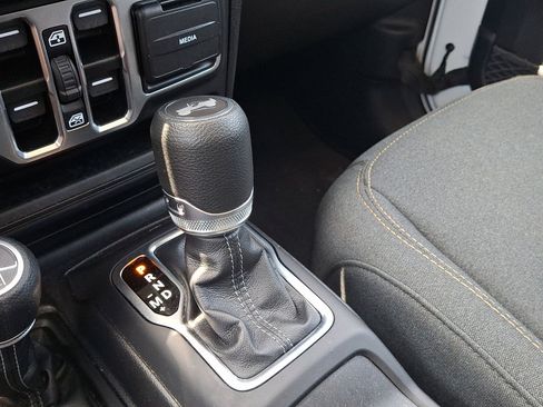 Used 2025 Jeep Wrangler Unlimited Sahara AWD/4WD image 30