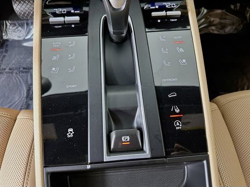 Certified 2026 Porsche Macan AWD/4WD image 23