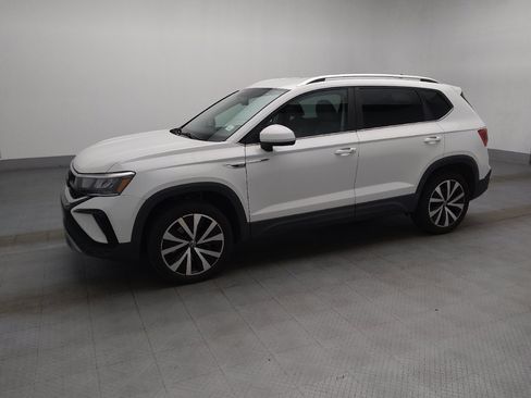Used 2022 Volkswagen Taos SE FWD image 2