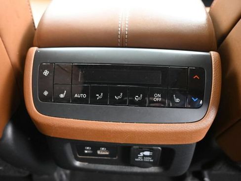 Used 2022 Nissan Pathfinder Platinum w/ Cargo Package AWD/4WD image 10