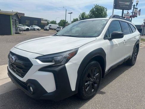 Used 2025 Subaru Outback Onyx Edition AWD/4WD image 3