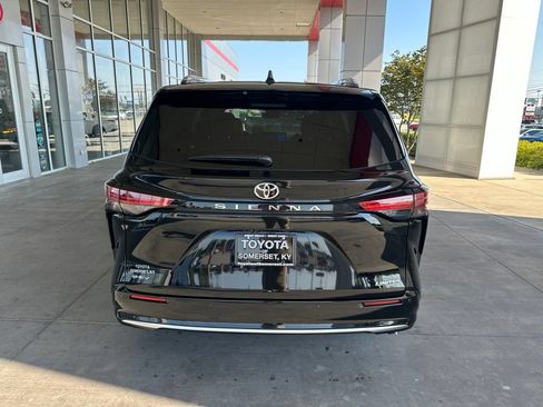 Used 2026 Toyota Sienna Limited FWD image 6