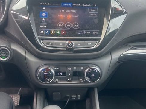 Used 2021 Chevrolet TrailBlazer LT w/ Sun and Liftgate Package FWD image 12