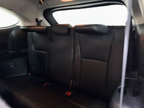 Used 2020 Toyota Highlander XLE image 18