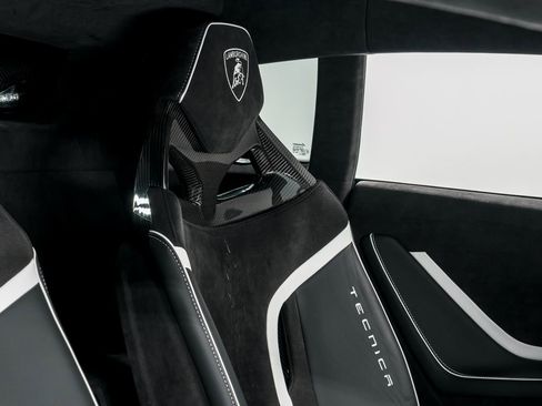 Used 2023 Lamborghini Huracan Tecnica image 35