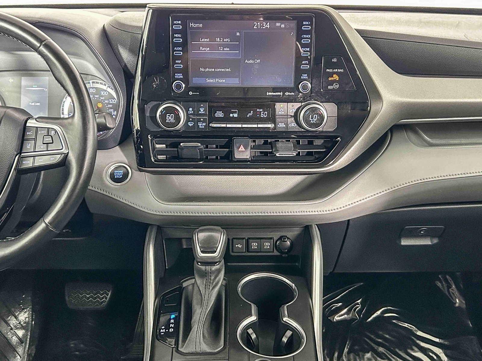 Used 2021 Toyota Highlander LE FWD image 14